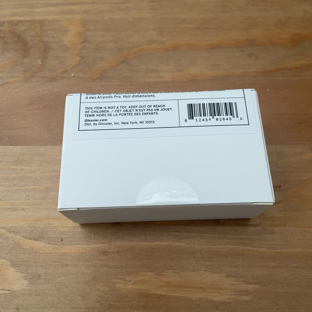 Glossier Earbuds Beauty Bag - Picture 4 of 7